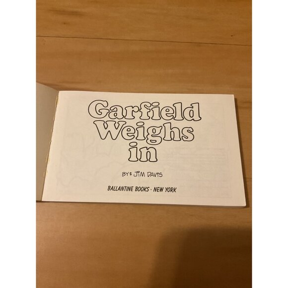 Garfield Weighs In: His Fourth Book By Jim Davis - Picture 2 of 3
